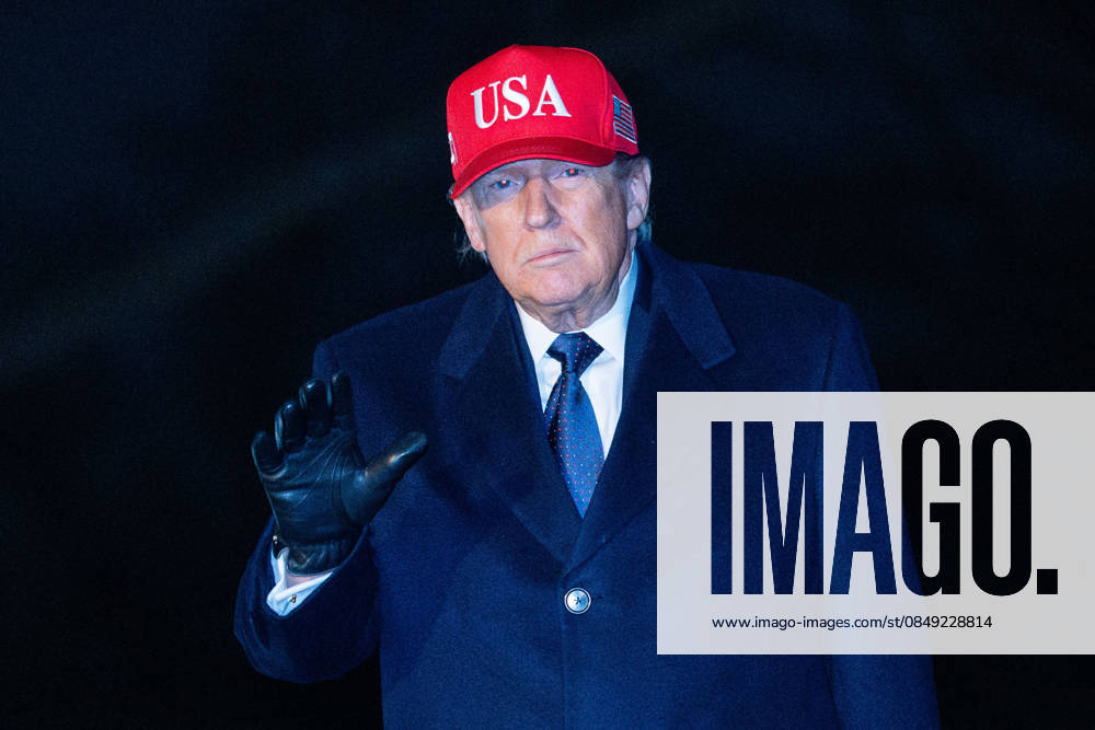 Donald Trump Returns to White House United States President Donald J Trump returns to the White House in Washington, DC, USA, on Sunday, March 1, 2026. CAP MPI RS RS MPI Washington District of Columbia United States