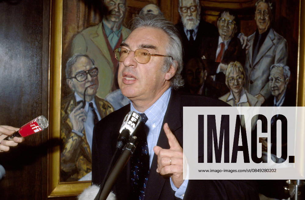 DECOIN Didier Jury Goncourt 1998 - Date: 19981101 Jean Luc VALLET Opale.photo RECORD DATE NOT STATED
