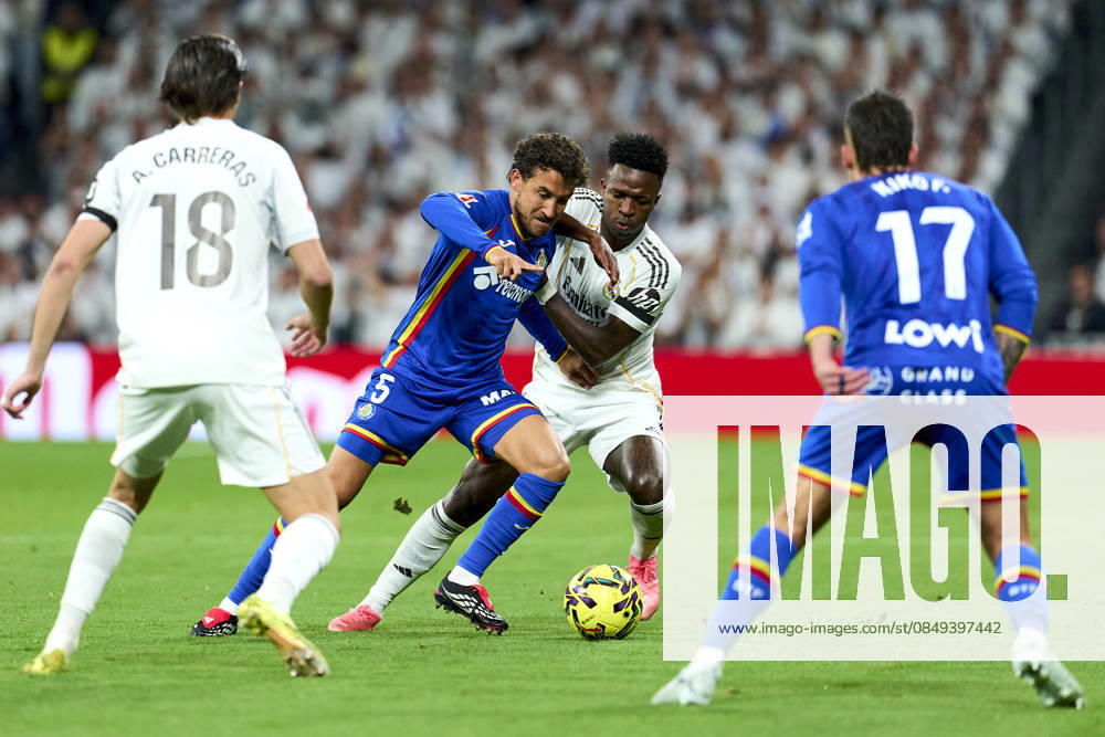 Vinicius Junior of Real Madrid CF battles for the ball with Luis Milla of Getafe CF during the La Liga EA Sport match between Real Madrid CF and Getafe CF at Santiago Bernabeu Stadium, on March 2, 2026. - 02 03 2026 - Spain Madrid Madrid - LGMx Pictorium LePictorium_0328912