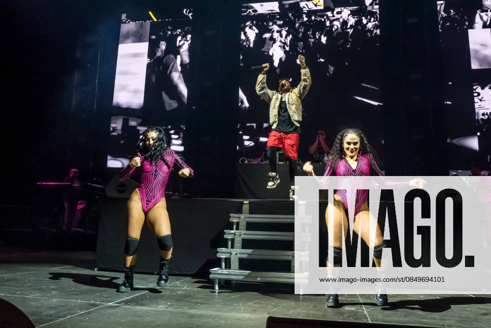 Sean Paul spielt am 5. März 2026 in der QUARTERBACK Immobilien ARENA Leipzig eine Show seiner TIMELESS TOUR. Vor einer fast ausverkauften Halle liefert der Dancehall-Star eine energiegeladene Performance mit seinen bekanntesten Hits, begleitet von DJ und einer aufwändigen Licht- und Videoproduktion, während das Publikum in der Arena tanzt und mitsingt.  Sean Paul Leipzig