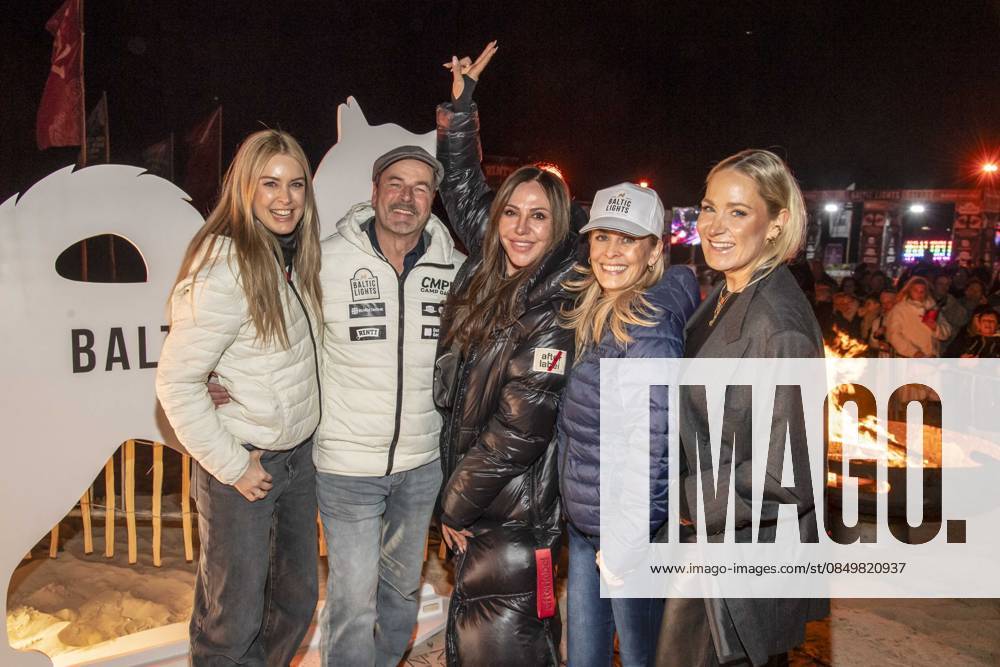 Abb Nina Ensmann, Till Demtroeder, Simone Thomalla, Anja Lanaeus und Janine Kunze zu Gast am Strand bei 10.Jahre Baltic Lights 2026 Promi Charity Schlittenhunderennen zu Gunsten der Welthungerhilfe an der Ostsee zwischen der Seebruecke Ahlbeck und der Seebruecke Heringsdorf , Freitag 06.03.2026 in Heringsdorf MV Deutschland