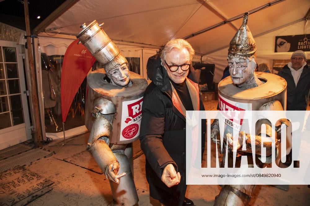 Abb Wolfgang Lippert mit Werbefiguren zu Gast am Strand bei 10.Jahre Baltic Lights 2026 Promi Charity Schlittenhunderennen zu Gunsten der Welthungerhilfe an der Ostsee zwischen der Seebruecke Ahlbeck und der Seebruecke Heringsdorf , Freitag 06.03.2026 in Heringsdorf MV Deutschland