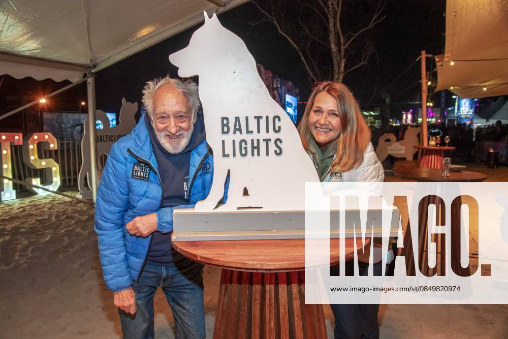 Abb Dieter Hallervorden und Frau Christiane Zander zu Gast am Strand bei 10.Jahre Baltic Lights 2026 Promi Charity Schlittenhunderennen zu Gunsten der Welthungerhilfe an der Ostsee zwischen der Seebruecke Ahlbeck und der Seebruecke Heringsdorf , Freitag 06.03.2026 in Heringsdorf MV Deutschland