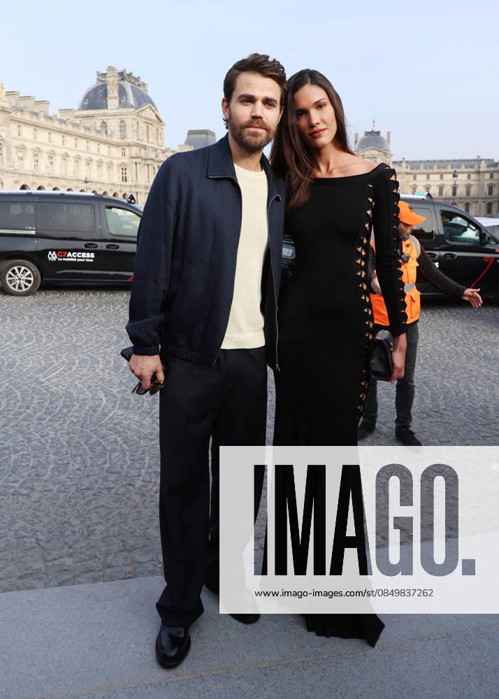 Paul Wesley and his partner Natalie Kuckenburg at the arrivals at the Elie Saab Womenswear Collection Prêt à Porter Fall Winter 2026 2027 show as part of Paris Fashion Week PFW at the Carrousel du Louvre, Paris, France, March 07, 2026 Denis Guignebourg Bestimage Arrivals at the Elie Saab Womenswear Fall Winter 2026 2027 show as part of Paris Fashion Week on March 07, 2026 in Paris, France Paris France