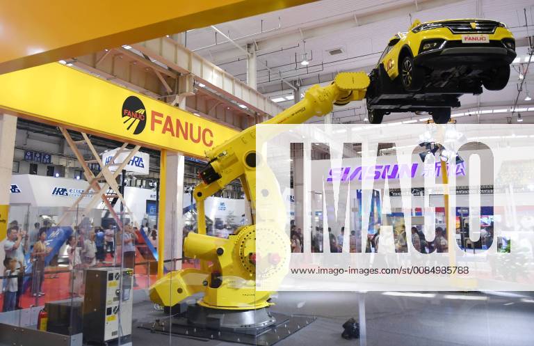 (180815) -- BEIJING, Aug. 15, 2018 -- Photo taken on Aug. 15, 2018 shows a vehicle handling system at World Robot Conference 2018 in Beijing, capital of China. Kicking off on Wednesday, the Conference attracted contestants from 16 countries and regions to participate in the contest section. ) (hxy) CHINA-BEIJING-WORLD ROBOT CONFERENCE-OPEN (CN) ZhangxChenlin