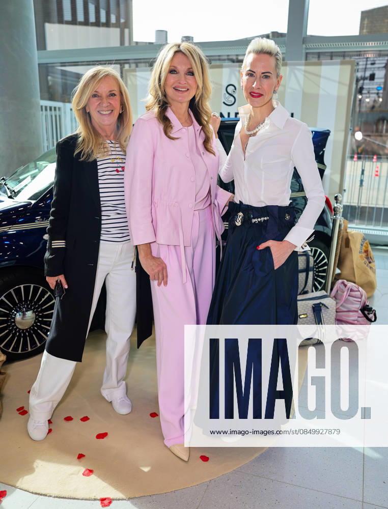 Neue Beauty-Ära bei Strandfein: Uta Raasch und Jeannine Halene präsentieren die Strandfein Beauty Signature Line - Designerin Uta Raasch mit ihrer Geschäftspartnerin Jeannine Halene (Agentur Rheinschurken.de ) setzen ein starkes Zeichen mit ihrer neu gegründeten Marke ! Im Foto ebenfalls RTL Moderatorin Frauke Ludowig Düsseldorf The Art of Beauty Messe NRW Deutschland