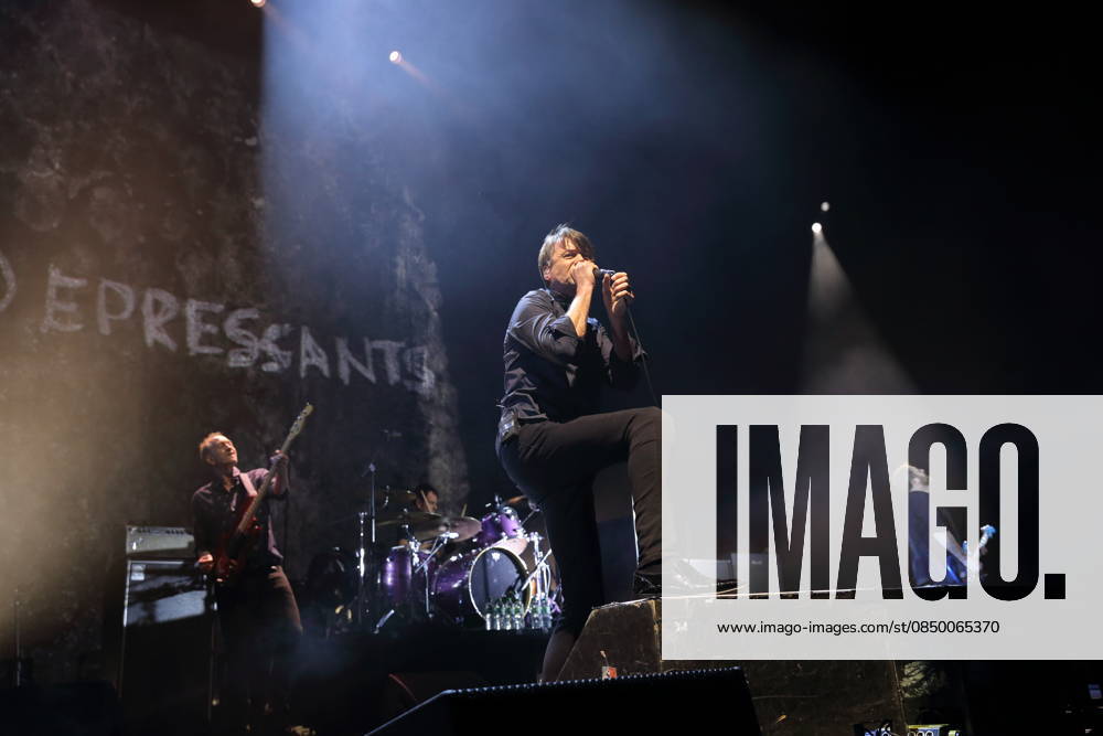 Mat Osman, Simon Gilbert, Brett Anderson und Richard Oakes, v.l., von der Band Suede bei einem Konzert in der Uber Eats Music Hall in Berlin, 9. März 2026. Suede Konzert Berlin
