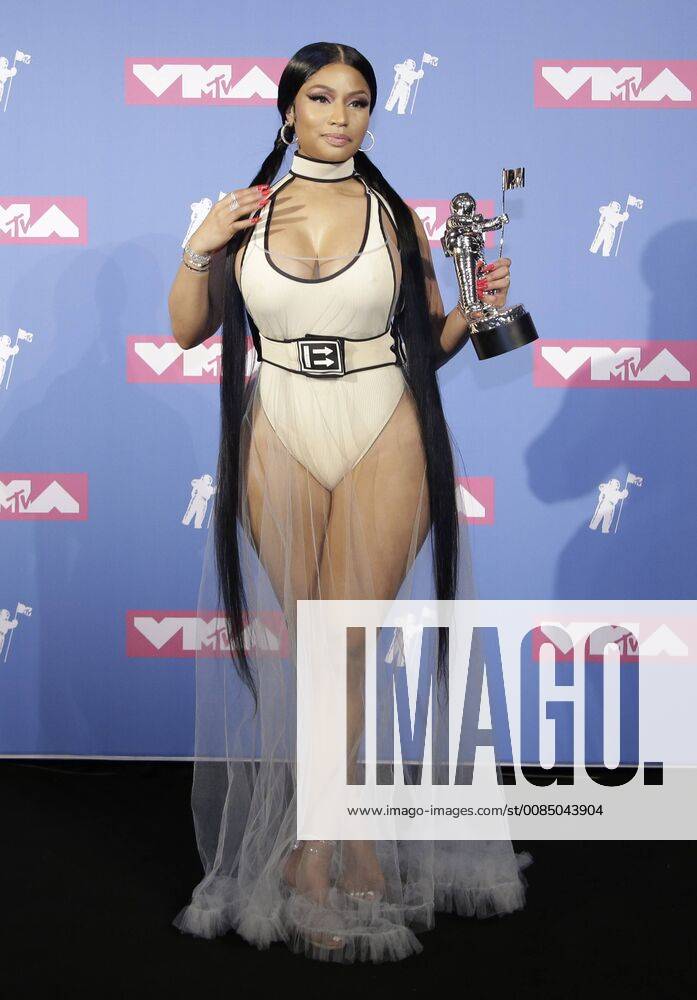 Entertainment Bilder der Woche KW34 Nicki Minaj poses with her award in the press room at the 35th annual MTV Video Music Awards at Radio City Music Hall in New York City on August 20, 2018. NYP20180820405 SERENAxXU-NING