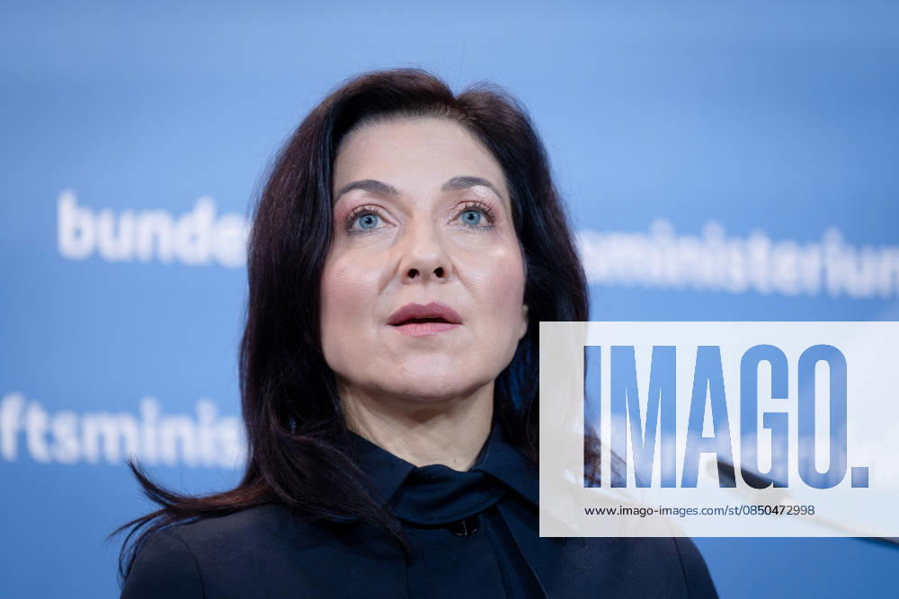 Katherina Reiche, Bundesministerin für Wirtschaft und Energie, BMWE Spitzengespräch Bündnis Zukunft, Katherina Reiche, Bundesministerin für Wirtschaft und Energie, BMWE, Berlin, Pressestatement Berlin Berlin GER
