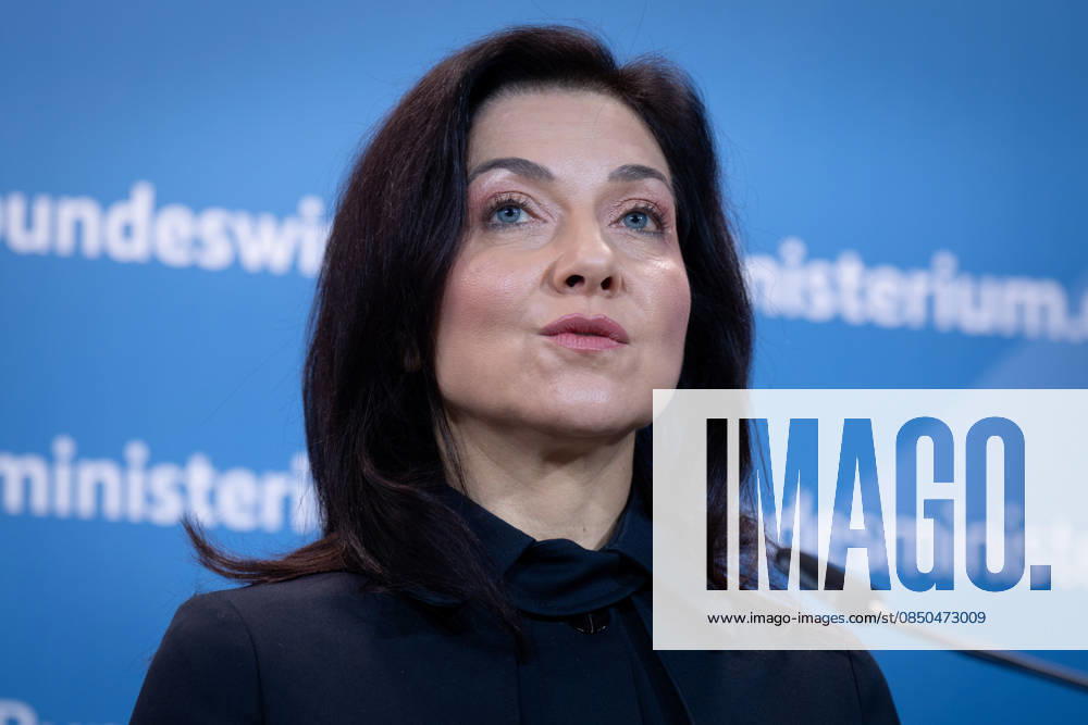 Katherina Reiche, Bundesministerin für Wirtschaft und Energie, BMWE Spitzengespräch Bündnis Zukunft, Katherina Reiche, Bundesministerin für Wirtschaft und Energie, BMWE, Berlin, Pressestatement Berlin Berlin GER