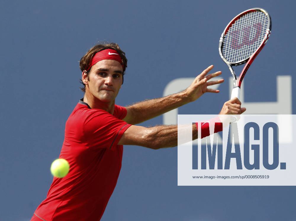 US Open 2011, USTA Billie Jean King National Tennis Center, Flushing Meadows, New York,ITF Grand Slam Tennis Tournament ,Roger Federer(SUI),Aktion,Einzelbild,Halbkörper,Querformat