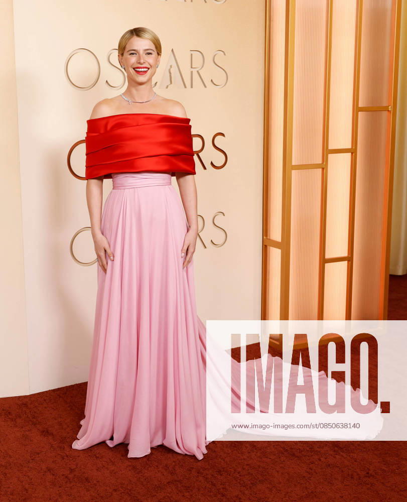 Jessie Buckley arrives on the red carpet for the 98th annual Academy Awards in the Hollywood section of Los Angeles on Sunday, March 15, 2026. Conan O Brien will host the Oscars for the second consecutive year. LAP20260315520 JOHNxANGELILLO