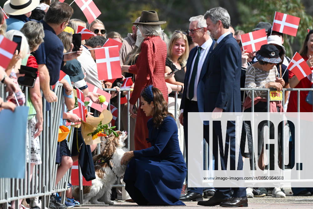 DENMARK ROYALS AUSTRALIA VISIT, Denmark s King Frederik X and Queen Mary pad a dog as they meet with members of the public during a visit to the Australian War Memorial in Canberra, Monday, March 16, 2026. ( POOL CANBERRA AUSTRALIAN CAPITAL TERRITORY AUSTRALIA