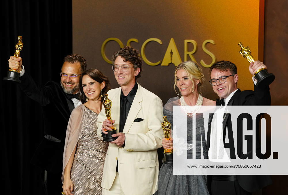 David Borenstein, Pavel Talankin, Helle Faber, Alzbeta Karaskova, and Robin Hessman celebrate in the press photo room after winning the Best Documentary Feature Film Oscar for Mr. Nobody Against Putin during the 98th annual Academy Awards in the Hollywood section of Los Angeles on Sunday, March 15, 2026. LAP20260315378 BONNIExCASH