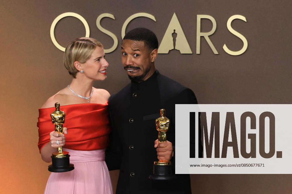 Jessie Buckley (L) and Michael B. Jordan pose with the award for best actress for Hamnet and best actor for Sinners at the 98th Academy Awards ceremony in Los Angeles, USA March 15, 2026. 98th Academy Awards !ACHTUNG: NUR REDAKTIONELLE NUTZUNG!