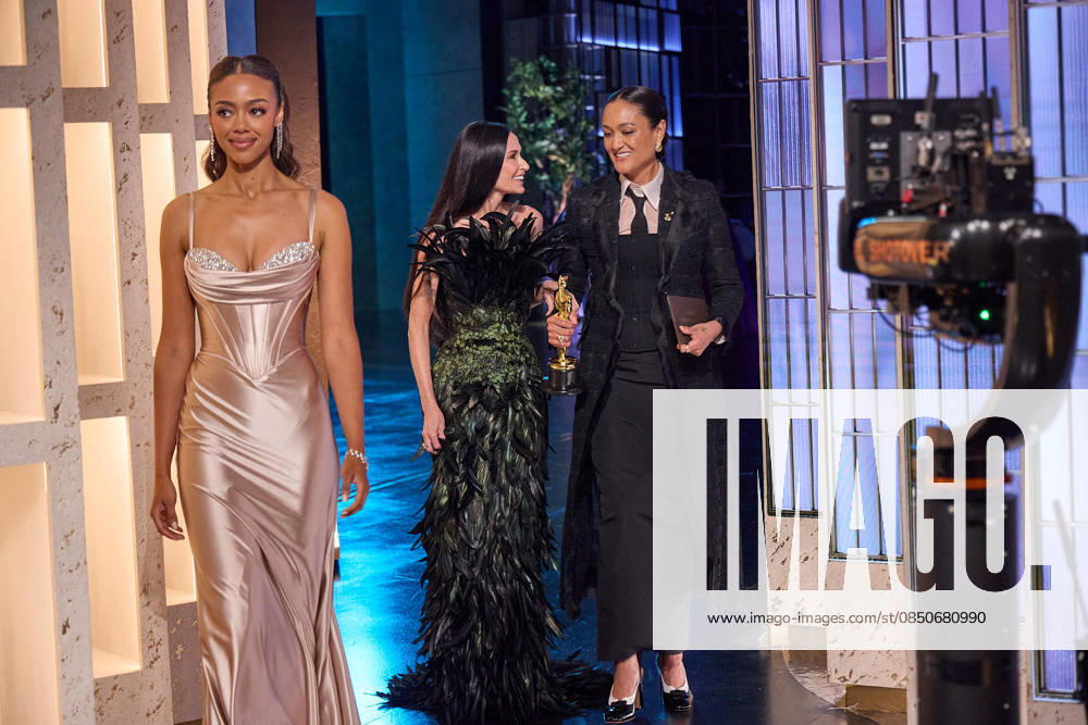 Autumn Durald Arkapaw backstage with the Oscar® for Cinematography and Demi Moore during the 98th Oscars® at Dolby® Theatre at Ovation Hollywood on Sunday, March 15, 2026. Los Angeles CA USA 350081272PLX