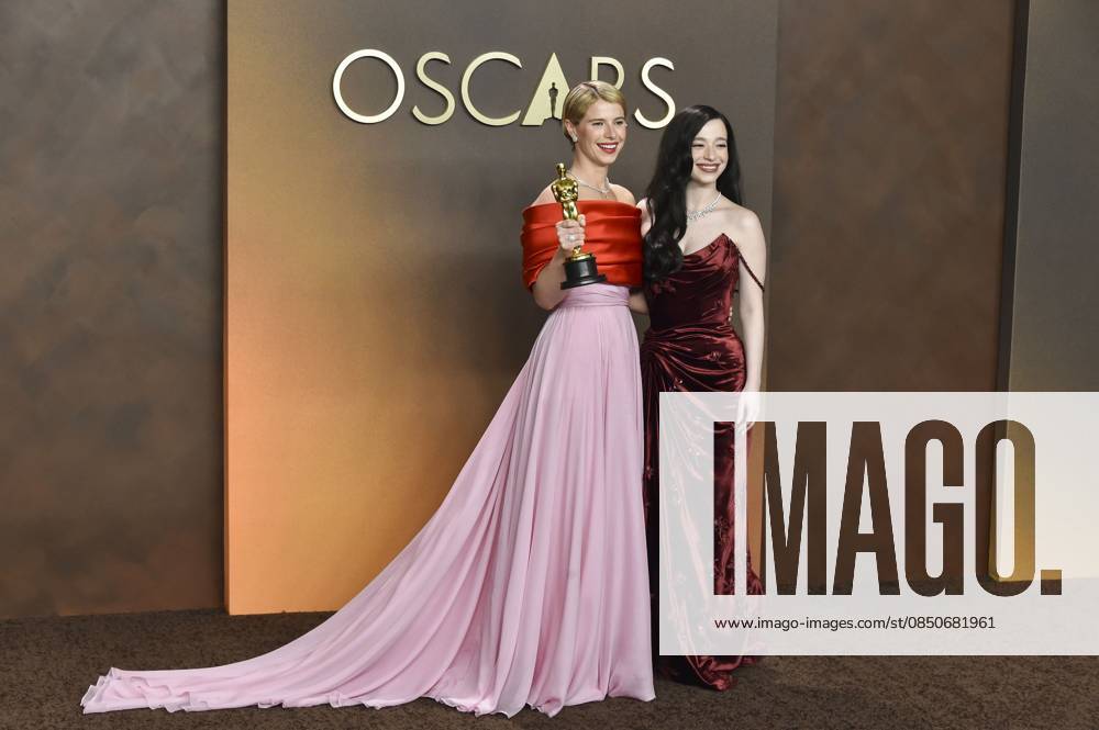 Jessie Buckley, Mikey Madison in the press room for The 98th Academy Awards - Press Room, Dolby Theatre at Ovation Hollywood, Los Angeles, CA, March 15, 2026. Photo By: Elizabeth Goodenough Everett Collection The 98th Academy Awards - Press Room PUBLICATIONXNOTxINxCANxCHNxFRAxITAxJPNxNORxPOLxRUSxESPxUKxUSA