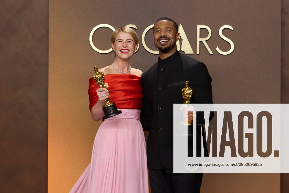 98th Oscars, Academy Awards Jessie Buckley and Michael B. Jordan pose backstage with their Oscars during the 98th Oscars at Dolby Theatre at Ovation Hollywood on Sunday, March 15, 2026., Credit:Etienne Laurent The Academy Avalon United States of America, CA, Hollywood, Dolby Theater