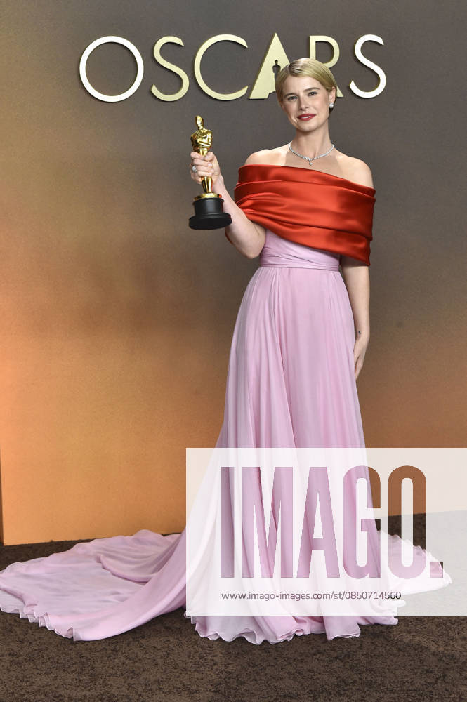 Jessie Buckley mit dem Oscar für die beste Hauptdarstellerin in Hamnet beim Preisträger-Photocall der Oscar Verleihung 2026 98th Annual Academy Awards im Dolby Theatre. Los Angeles