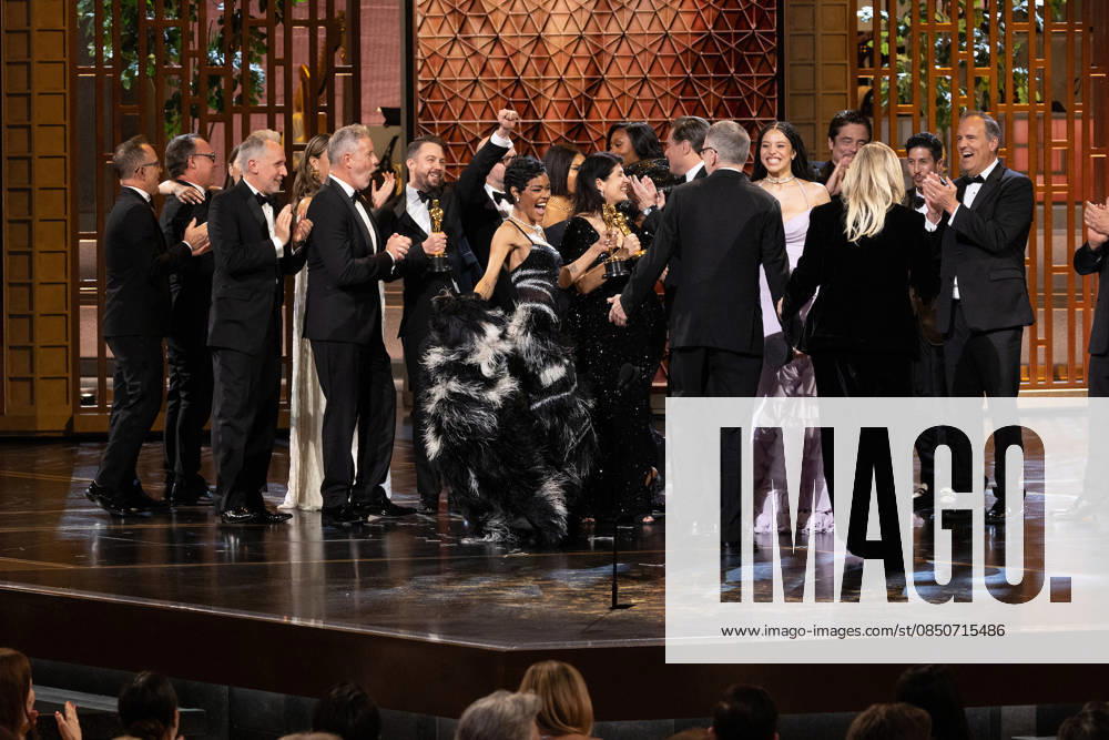 98th Oscars, Academy Awards Andy Jurgensen, Teyana Taylor, Michael Bauman, Cassandra Kulukundis, Regina Hall, Shayna McHale aka Junglepussy, Leonardo DiCaprio, Chase Infiniti and Benicio del Toro accept the Oscar for Best Picture during the 98th Oscars at the Dolby Theatre at Ovation Hollywood on Sunday, March 15, 2026., Credit:Avalon.red Avalon United States of America, CA, Hollywood, Dolby Theater