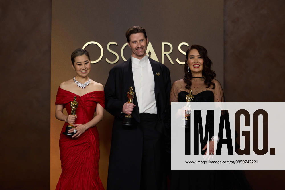 Maggie Kang, Chris Appelhans and Michelle Wong pose backstage with the Oscar® for Animated Feature Film during the 98th Oscars® at Dolby® Theatre at Ovation Hollywood on Sunday, March 15, 2026. Los Angeles CA USA 350081349PLX