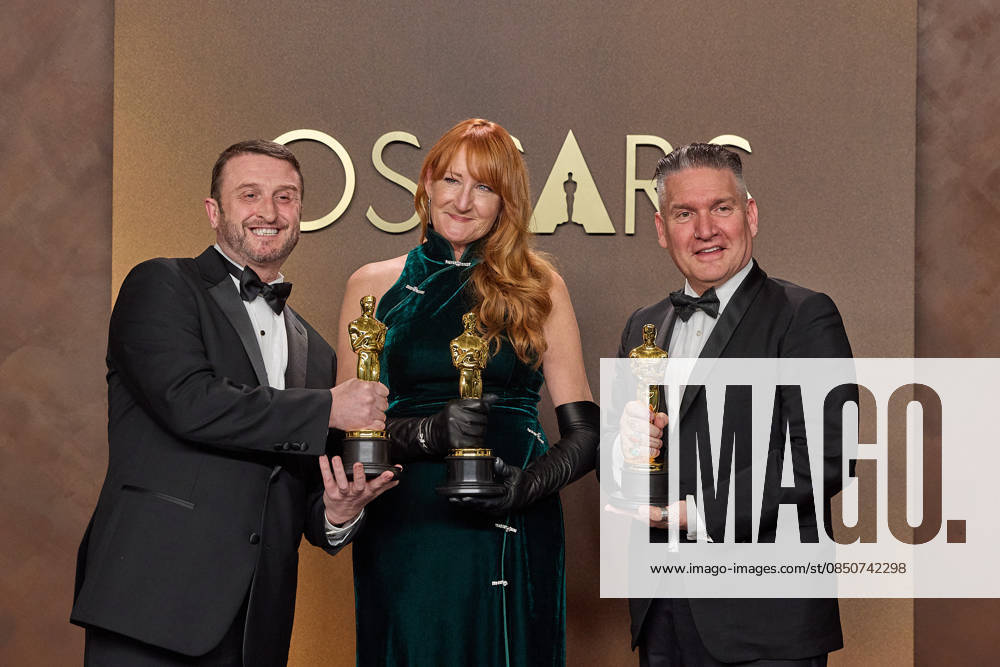 Mike Hill, Cliona Furey and Jordan Samuel pose backstage with the Oscar® for Makeup and Hairstyling during the 98th Oscars® at Dolby® Theatre at Ovation Hollywood on Sunday, March 15, 2026. Los Angeles CA USA 350081384PLX