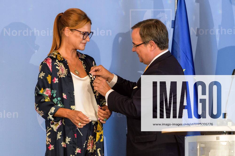 Andrea Berg wird mit dem Verdienstorden des Landes Nordrhein-Westfalen ausgezeichnet , , NRW Deutschland Schloß Dyk