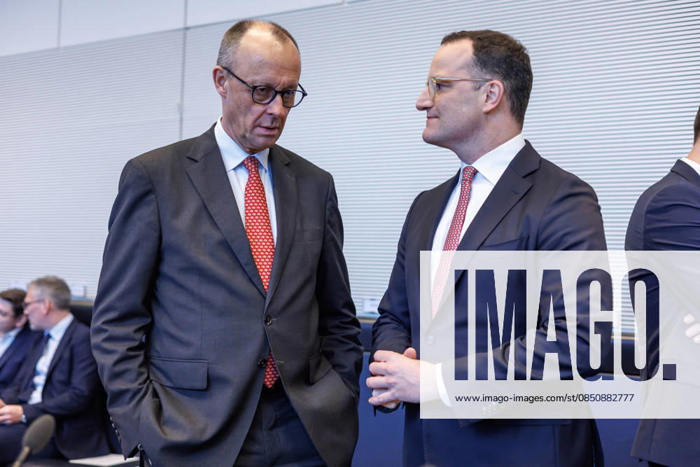Fraktionssitzung CDU CSU Friedrich Merz (CDU), Fraktionsvorsitzender und Jens Spahn bei einer Fraktionssitzung am 17.03.2026 in Berlin. Berlin Berlin Deutschland Bundestag