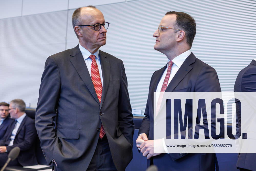 Fraktionssitzung CDU CSU Friedrich Merz (CDU), Fraktionsvorsitzender und Jens Spahn bei einer Fraktionssitzung am 17.03.2026 in Berlin. Berlin Berlin Deutschland Bundestag