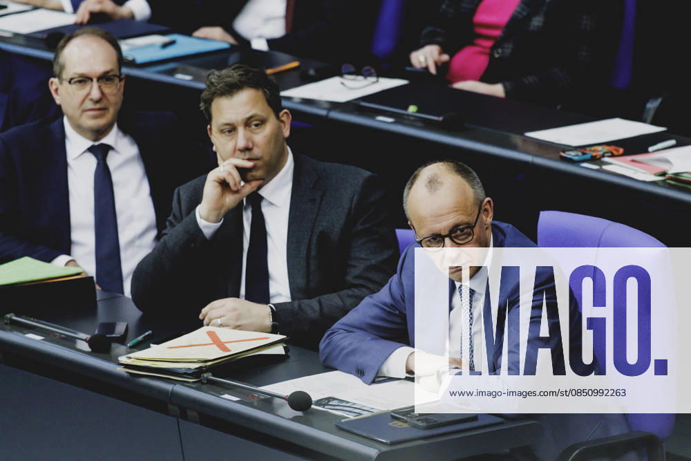 (R-L) Friedrich Merz (CDU), Bundeskanzler, Lars Klingbeil, Bundesminister der Finanzen, und Alexander Dobrindt (CSU), Bundesminister des Innern, aufgenommen im Rahmen der Debatte zur Regierungserklaerung im Deutschen Bundestag in Berlin, 18.03.2026. Berlin Deutschland