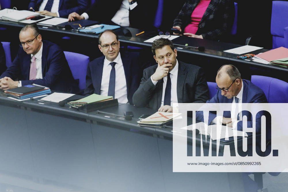 (R-L) Friedrich Merz (CDU), Bundeskanzler, Lars Klingbeil, Bundesminister der Finanzen, Alexander Dobrindt (CSU), Bundesminister des Innern, und Gunther Krichbaum, Staatsminister im Bundesministerium des Auswaertigen, aufgenommen im Rahmen der Debatte zur Regierungserklaerung im Deutschen Bundestag in Berlin, 18.03.2026. Berlin Deutschland