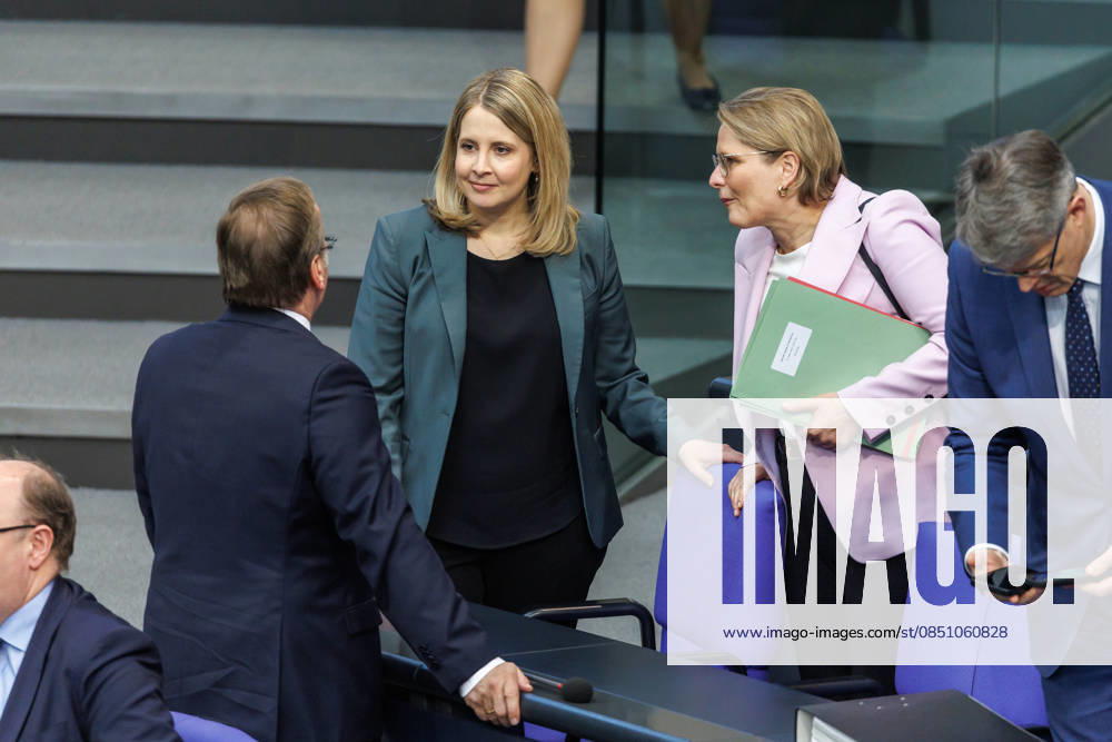 Bundestag Verena Hubertz (SPD), Bundesministerin fuer Wohnen, Stadtentwicklung und Bauwesen, im Deutschen Bundestag am 18.03.26 in Berlin. Berlin Berlin Deutschland Bundestag