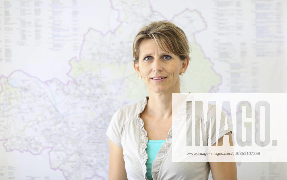 Deutschland, Sachsen, Dresden, Porträt von Katrin Reis, Pressesprecherin Sächsische Bildungsagentur, Regionalschulamt Dresden, Großenhainer Straße 92, 01127 Dresden, Freistaat Sachsen
