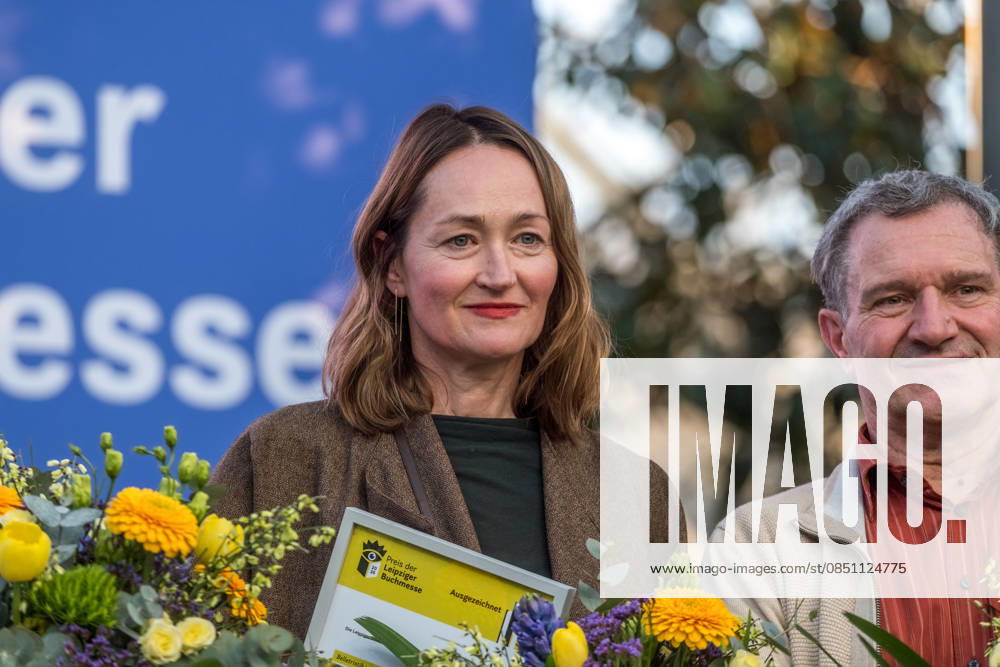 Erster Tag der Leipziger Buchmesse 2026 in Leipzig: Besucher strömen durch die Hallen, informieren sich über Neuerscheinungen und verfolgen Lesungen sowie Gespräche mit Autoren. Die Buchmesse zählt zu den wichtigsten Veranstaltungen der Literatur- und Verlagsbranche im deutschsprachigen Raum. Preisverleihung des Preis der Leipziger Buchmesse 2026 in Leipzig: Ausgezeichnet werden herausragende Werke in den Kategorien Belletristik, Sachbuch Essayistik und Übersetzung. Die Ehrung gilt als eine der bedeutendsten Literaturauszeichnungen Deutschlands und zieht große mediale Aufmerksamkeit auf sich. Siegerin Belletristik Katharina Poladja Leipziger Buchmesse 2026 Tag 1