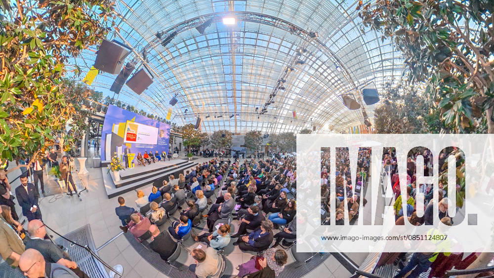 Erster Tag der Leipziger Buchmesse 2026 in Leipzig: Besucher strömen durch die Hallen, informieren sich über Neuerscheinungen und verfolgen Lesungen sowie Gespräche mit Autoren. Die Buchmesse zählt zu den wichtigsten Veranstaltungen der Literatur- und Verlagsbranche im deutschsprachigen Raum. Preisverleihung des Preis der Leipziger Buchmesse 2026 in Leipzig: Ausgezeichnet werden herausragende Werke in den Kategorien Belletristik, Sachbuch Essayistik und Übersetzung. Die Ehrung gilt als eine der bedeutendsten Literaturauszeichnungen Deutschlands und zieht große mediale Aufmerksamkeit auf sich. Leipziger Buchmesse 2026 Tag 1