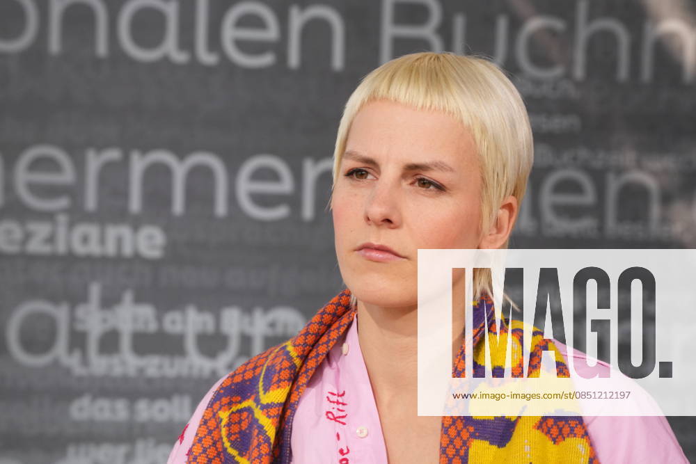 Buchmesse Leipzig GER, Leipzig,20260319, Buchmesse Leipzig, Messehalle , Helene Bukowski, Wer möchte nicht im Leben bleiben