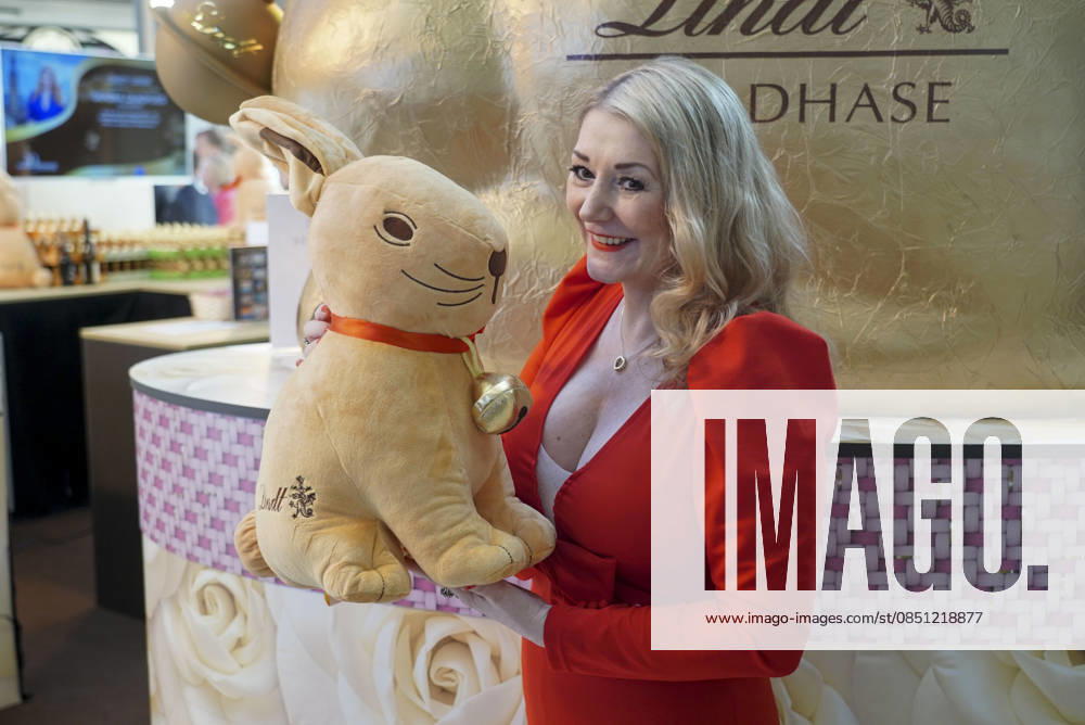 Cntv Sandra Quadflieg zu Gast bei der Lind Goldhasen Oster Charity und Feier 20 Jahre Europa Passage Donnerstag 19.03.2026 in Hamburg Hamburg Germany