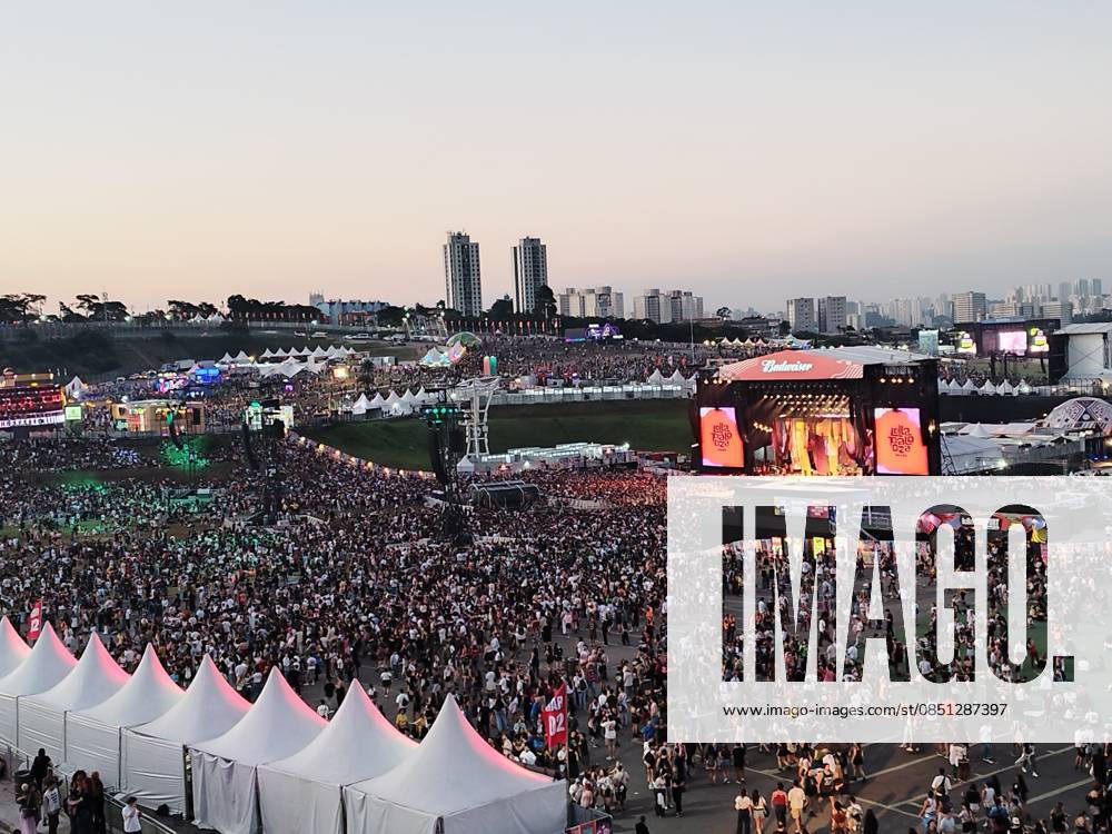 Lollapalooza movement Sao Paulo (SP), March 20, 2026 - Culture Shows Festival - Crowd movement around the stages and lounge in the late afternoon of the first day of the Lollapalooza festival at the Interlagos racetrack in the southern zone of Sao Paulo. This Friday, March 20, 2026 (Foto: Leandro Chemalle Thenews2 imago images) Lollapalooza movement