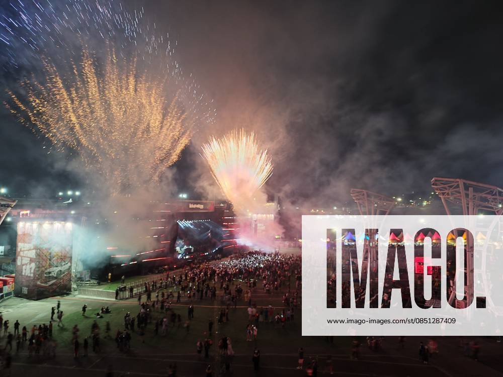 Lollapalooza movement Sao Paulo (SP), March 20, 2026 - Culture Shows Festival - Crowd movement around the stages and lounge in the late afternoon of the first day of the Lollapalooza festival at the Interlagos racetrack in the southern zone of Sao Paulo. This Friday, March 20, 2026 (Foto: Leandro Chemalle Thenews2 imago images) Lollapalooza movement