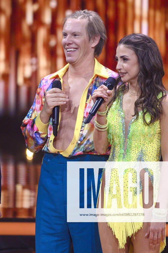 Simon Gosejohann mit Ekaterina Leonova in der dritten Live-Show der 19. Staffel der RTL-Tanzshow Let s Dance im MMC Coloneum. Köln