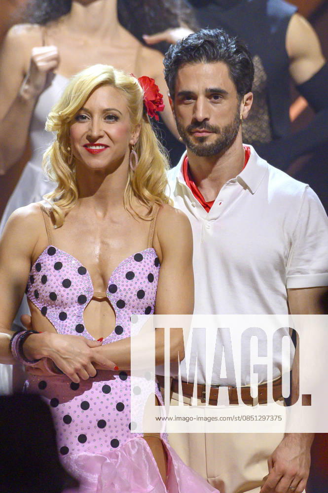 Milano mit Marta Arndt in der dritten Live-Show der 19. Staffel der RTL-Tanzshow Let s Dance im MMC Coloneum. Köln