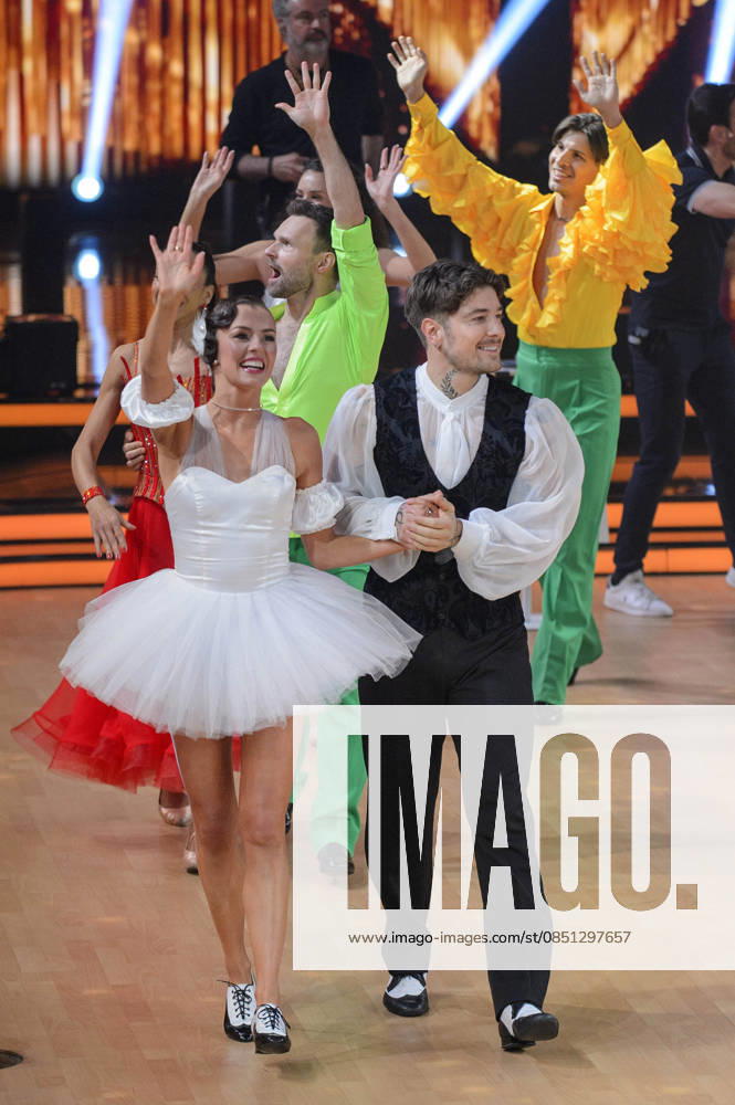 Die Tanzpaare in der dritten Live-Show der 19. Staffel der RTL-Tanzshow Let s Dance im MMC Coloneum. Köln