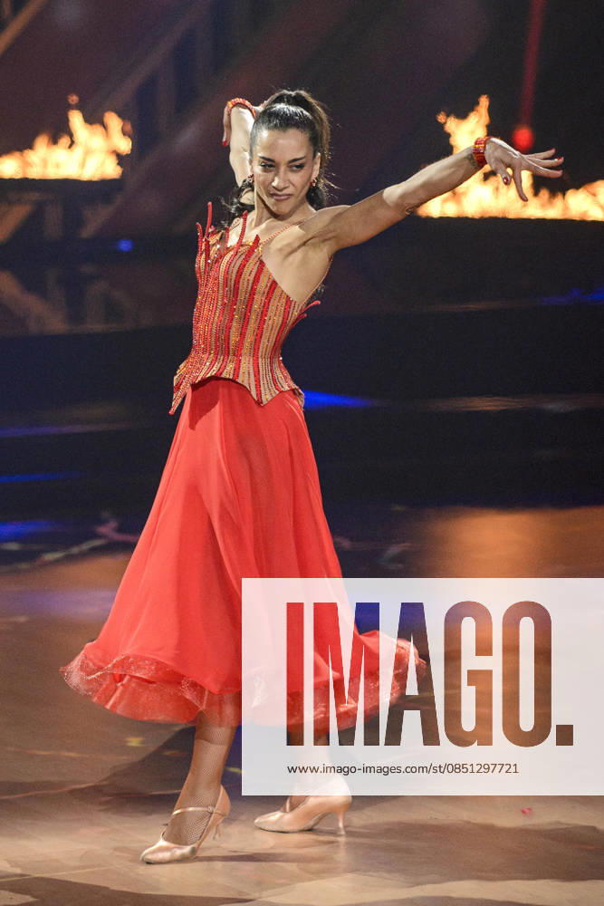 Nadja Benaissa in der dritten Live-Show der 19. Staffel der RTL-Tanzshow Let s Dance im MMC Coloneum. Köln