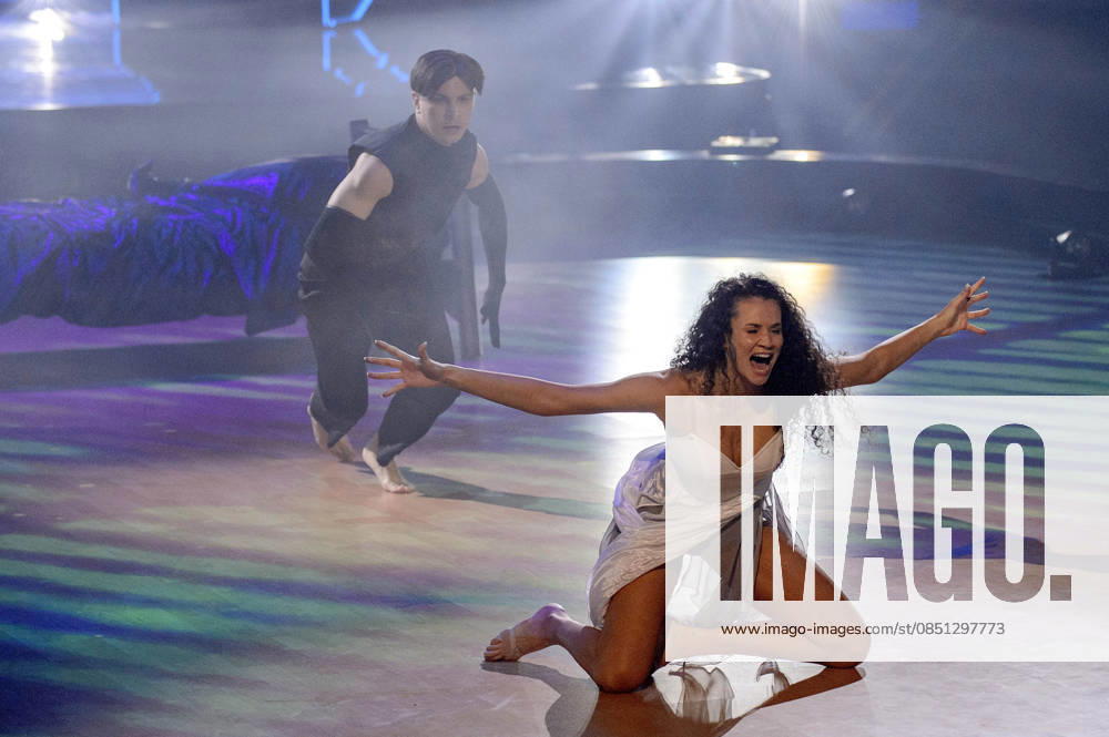 Betty Taube mit Alexandru Ionel in der dritten Live-Show der 19. Staffel der RTL-Tanzshow Let s Dance im MMC Coloneum. Köln