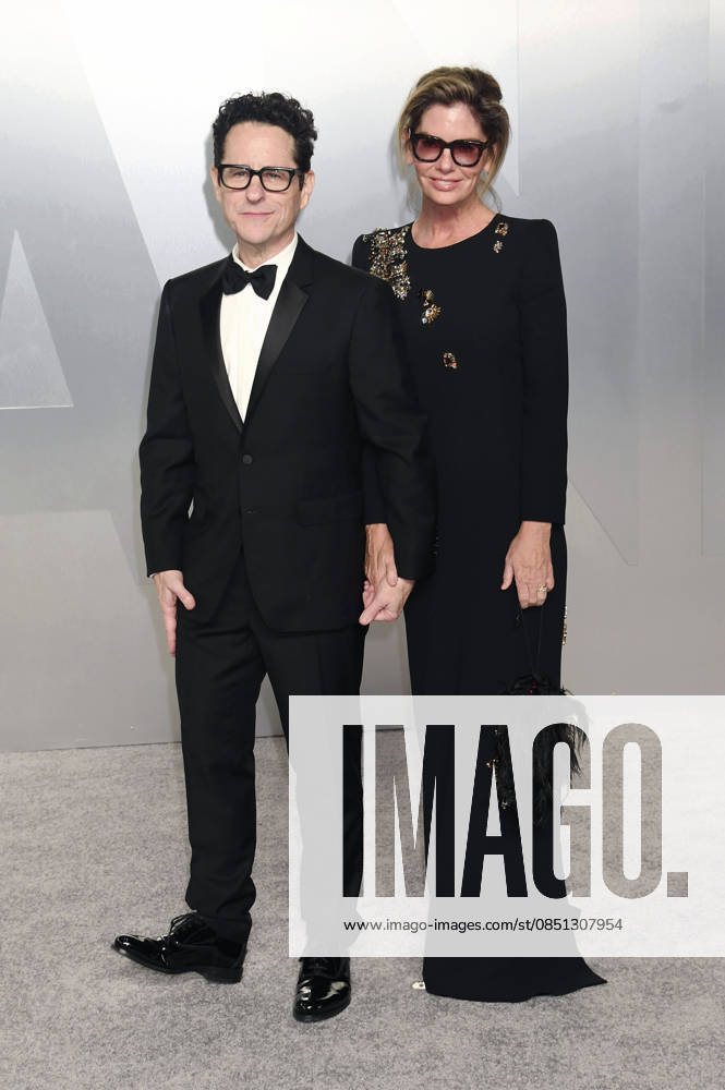 J.J. Abrams undmit Ehefrau Katie McGrath bei der Vanity Fair Oscar Party 2026 anlässlich der 98. Oscar-Verleihung in der David Geffen Gallery im LACMA. Los Angeles
