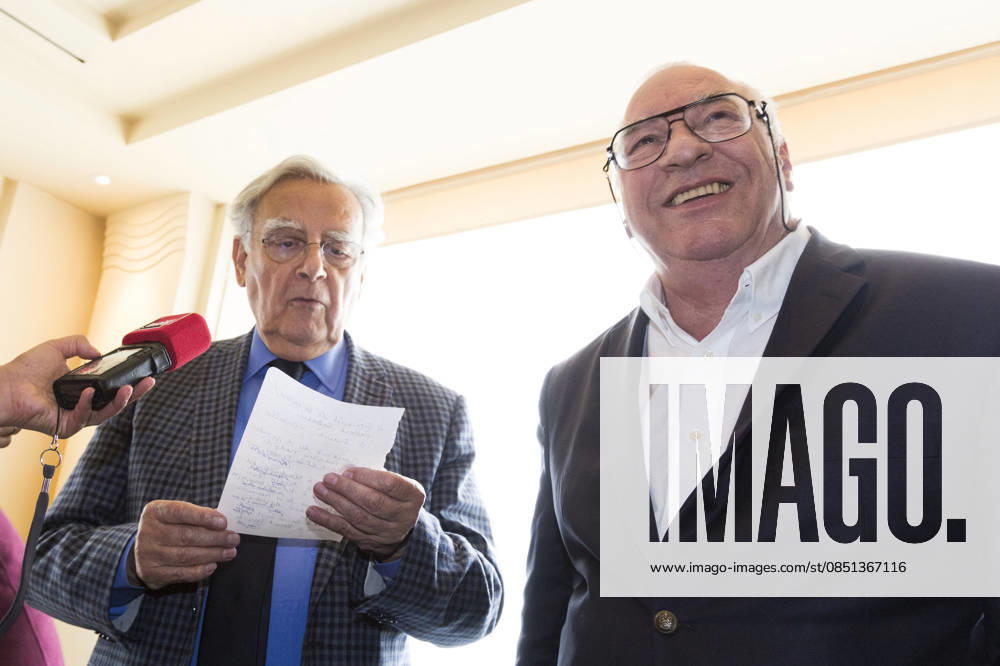 Bernard Pivot (president) et Didier Decoin (membre de l Academie Goncourt) au restaurant Drouant lors de l annonce des Prix Goncourt 2017 de la Nouvelle, du Premier Roman et de la Poesie 03 05 2017 Philippe MATSAS Opale.photo RECORD DATE NOT STATED