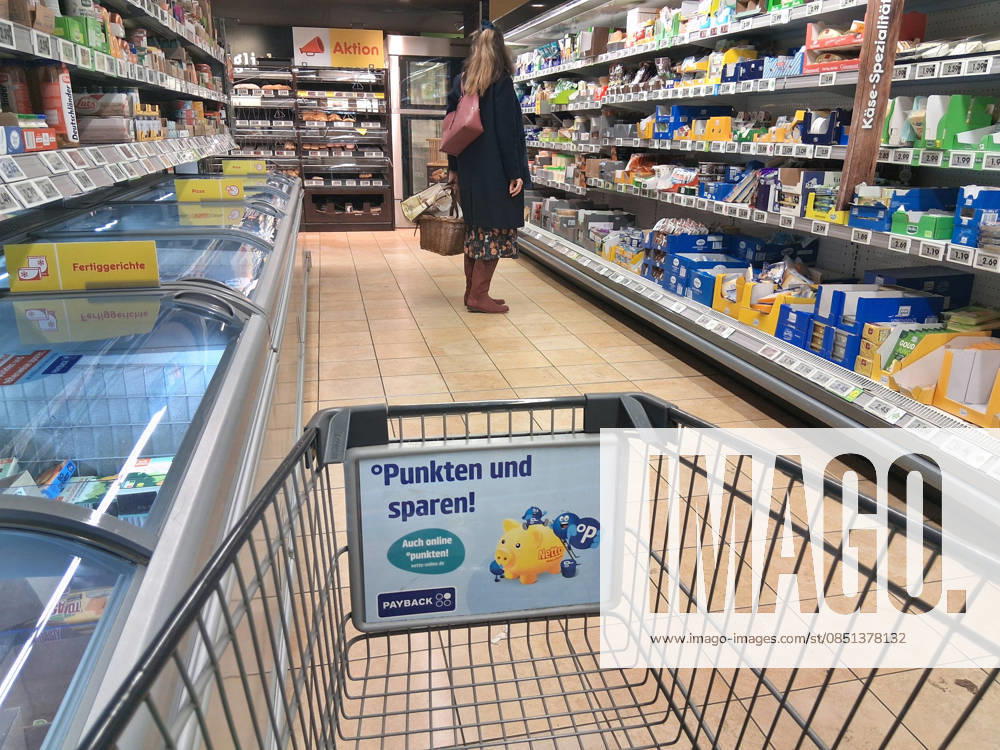 Netto-Einkauf zu Zeiten von Inflation und Konjunktur. Netto-Einkauf in einem Supermarkt oder Discounter