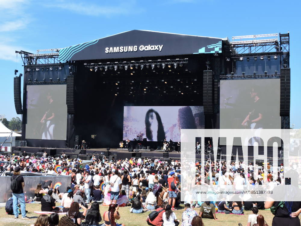 Ask for lollapalooza Sao Paulo (SP), 03 22 2026 - Culture Music Shows - Singer Nina Maia performs on the Samsung Galaxy stage on the last day of Lollapalooza 2026 at the Interlagos racetrack in the southern zone of Sao Paulo, this Sunday, March 22, 2026. (Foto: Leandro Chemalle Thenews2 imago images) ask for lollapalooza
