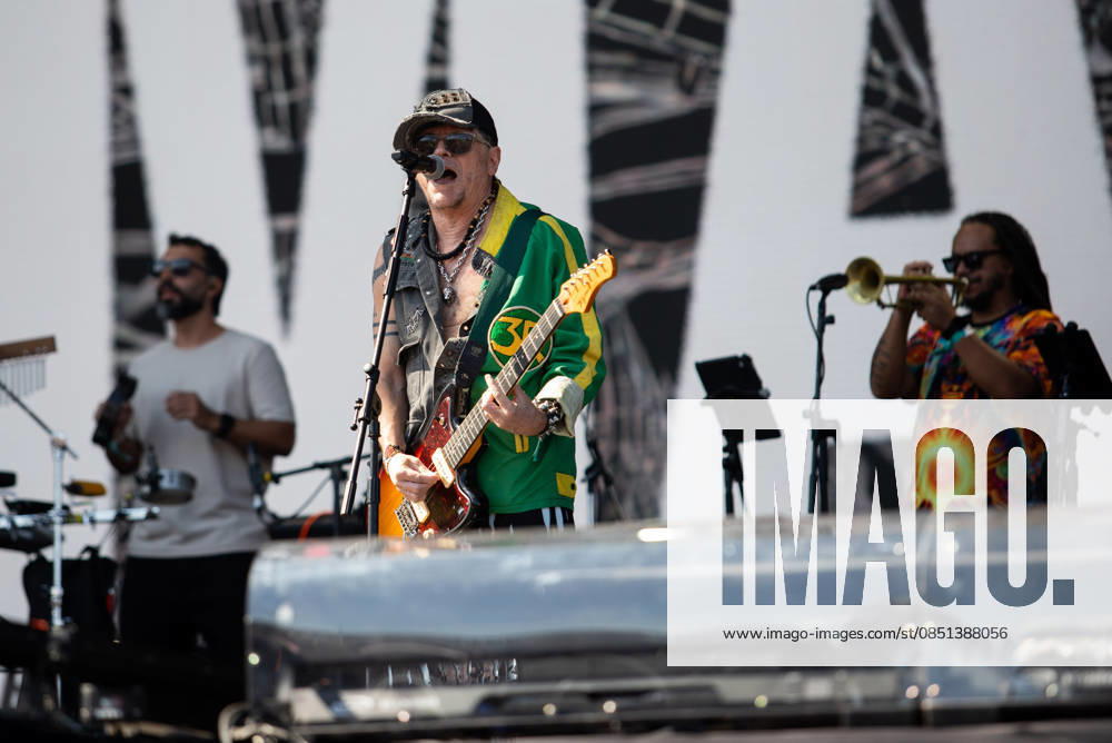 SaO PAULO, SP - 22.03.2026: LOLLAPALOOZA BRASIL 2026 - Show by the Pernambuco band Mundo Livre S A on the afternoon of this Sunday (22), the last day of the Lollapalooza festival, held at the Interlagos racetrack in Sao Paulo, SP. x2910017x RodileixMorais