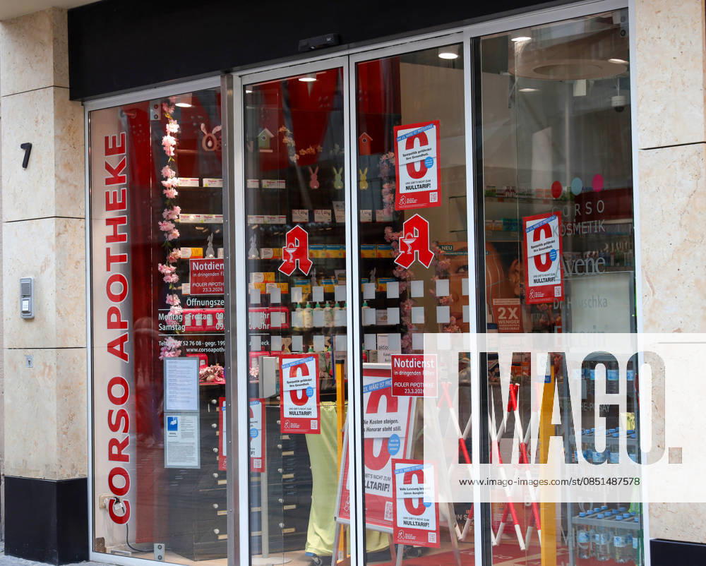Deutschland, NRW, Gesundheitswesen, Apotheken, Apothekensterben, Geschlossene Apotheke in Dortmund, bundesweiter Protesttag, Protest, Protestplakate, Apotheker-Honorare, Vergütung, Apotheken-Sterben, Schliessungen, Deutschland